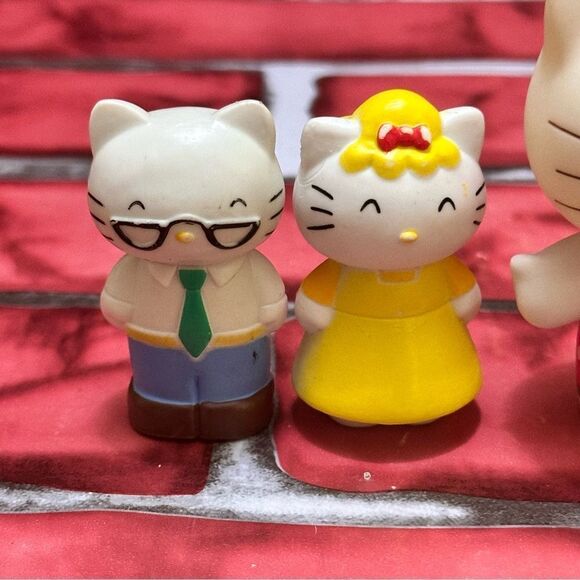 Hello Kitty World PVC mini figures - Picture 3 of 3